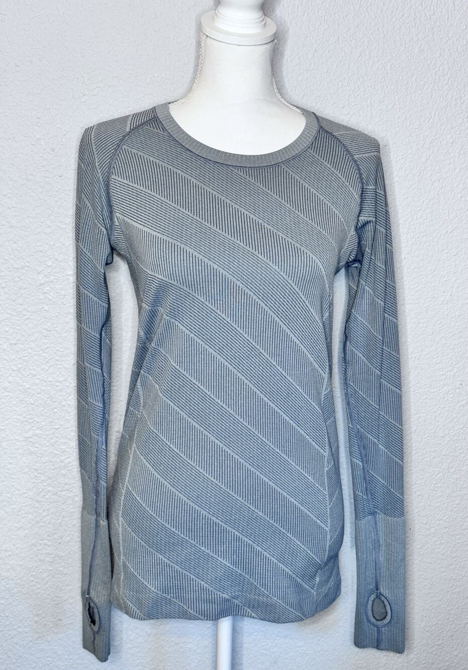 Lululemon Women's Swiftly Tech Long Sleeve Crew Heathered Blue SZ 8 Long Sleeve